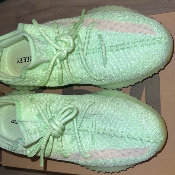 Yeezy Glow Boost 350 V2 GID Glow - Picture 3 of 4